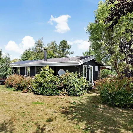 Hébergement de vacances Two-bedroom Holiday In Hyllinge 3 *