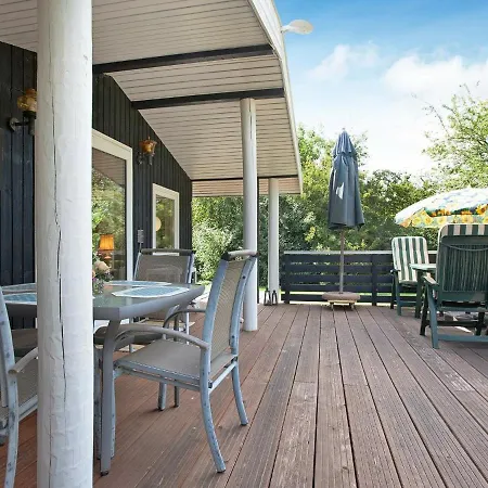 Hébergement de vacances Two-bedroom Holiday In Hyllinge 3 *